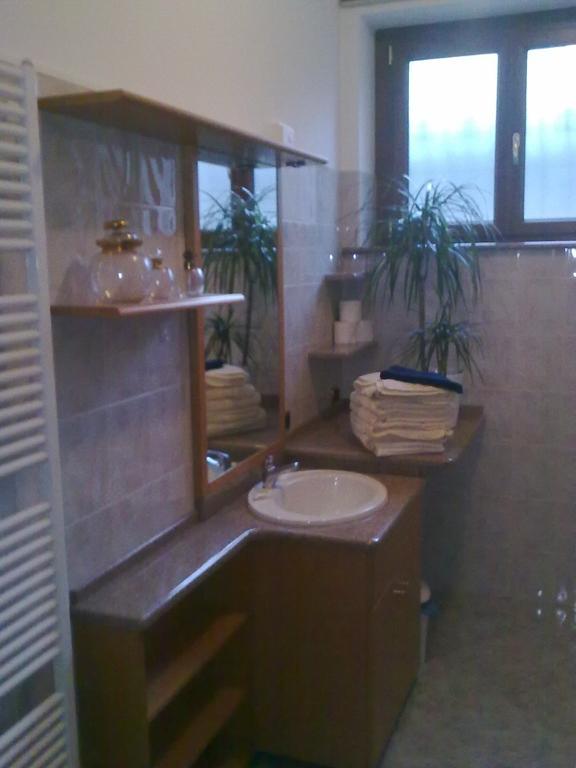 Affittacamere Valchiavenna - Foresteria Lombarda Con Parcheggio Privato Sul Posto! Apprezzata Gestione Familiare Dal 2012, Qualita-Prezzo Top! "Guest-House With Private Parking On Site! Appreciated Family Management Since 2012, Quality-Price Top!" الغرفة الصورة