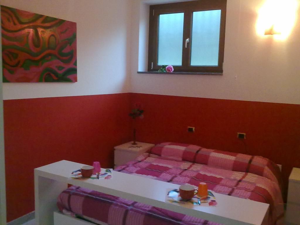 Affittacamere Valchiavenna - Foresteria Lombarda Con Parcheggio Privato Sul Posto! Apprezzata Gestione Familiare Dal 2012, Qualita-Prezzo Top! "Guest-House With Private Parking On Site! Appreciated Family Management Since 2012, Quality-Price Top!" الغرفة الصورة