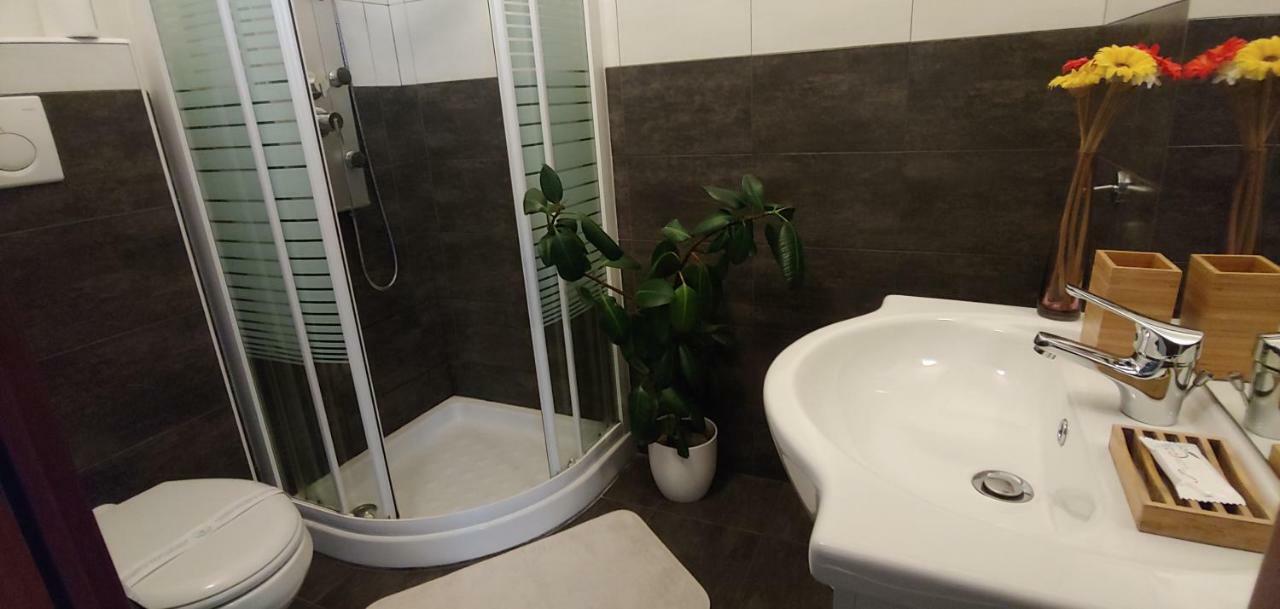 Affittacamere Valchiavenna - Foresteria Lombarda Con Parcheggio Privato Sul Posto! Apprezzata Gestione Familiare Dal 2012, Qualita-Prezzo Top! "Guest-House With Private Parking On Site! Appreciated Family Management Since 2012, Quality-Price Top!" المظهر الخارجي الصورة